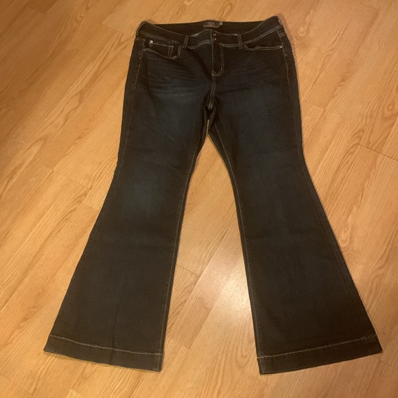 Torrid Mid-Rise Flair Jeans - Picture 2 of 8